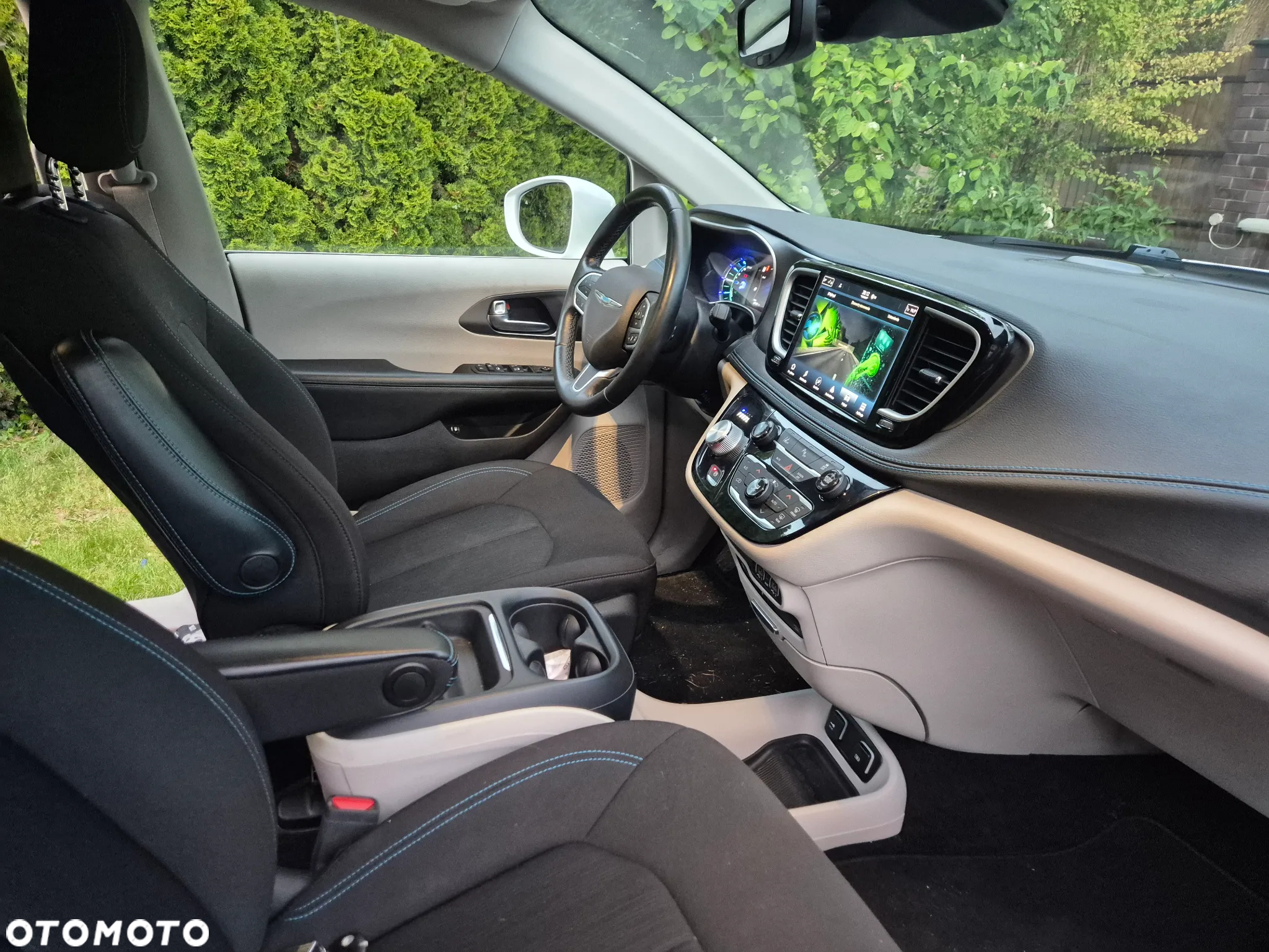Chrysler Pacifica - 32