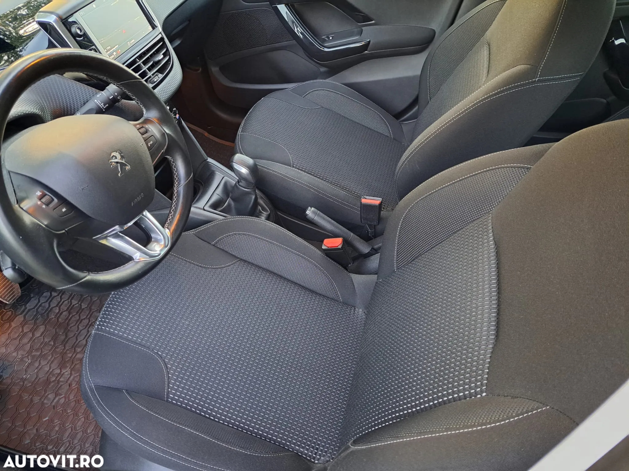 Peugeot 208 1.2 L PureTech Turbo Allure - 11