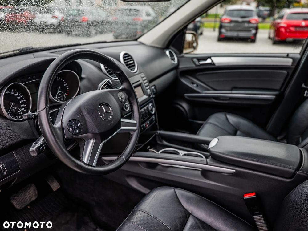 Mercedes-Benz ML - 23