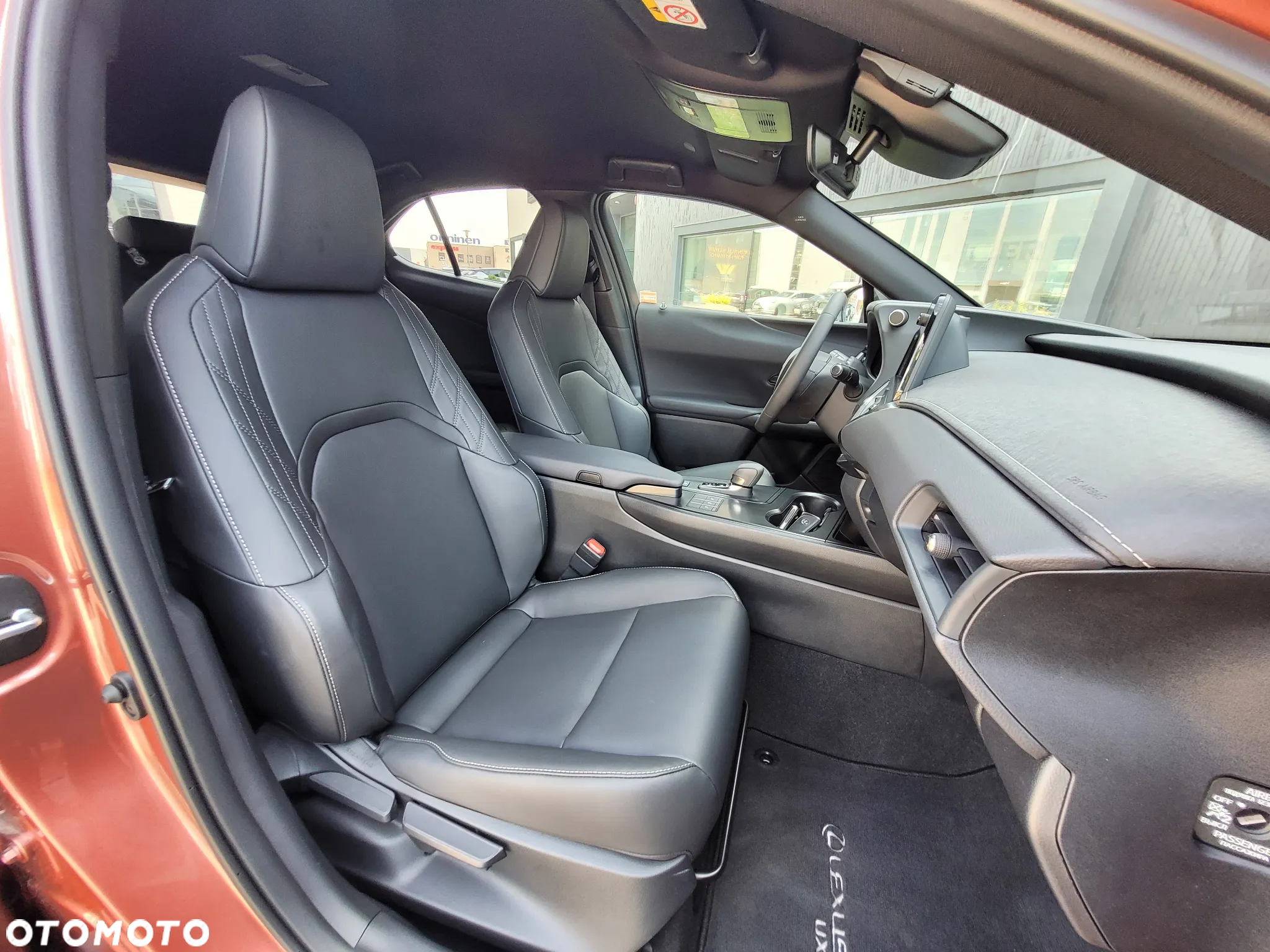 Lexus UX 300h F Sport Design - 16