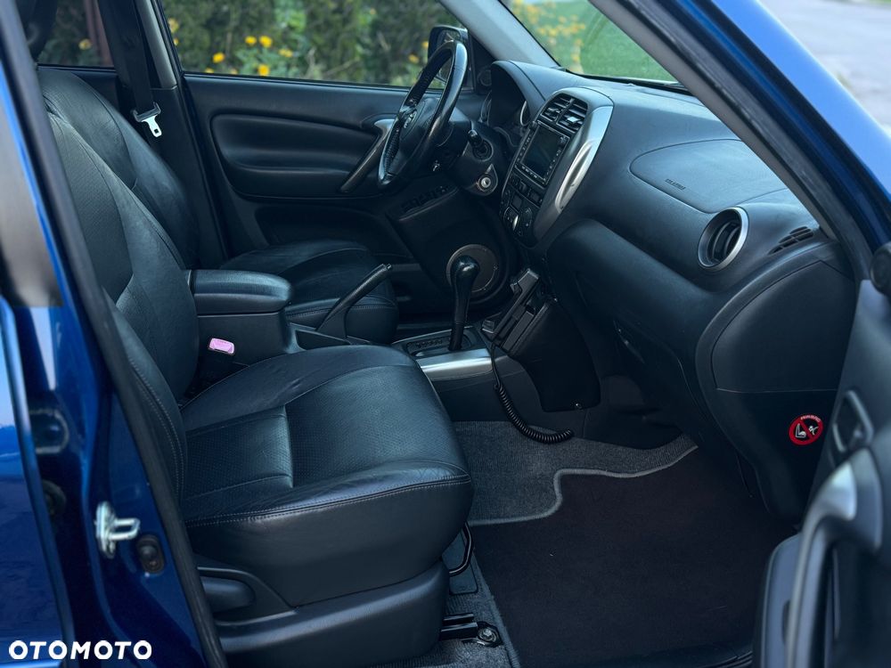 Toyota RAV4 - 10