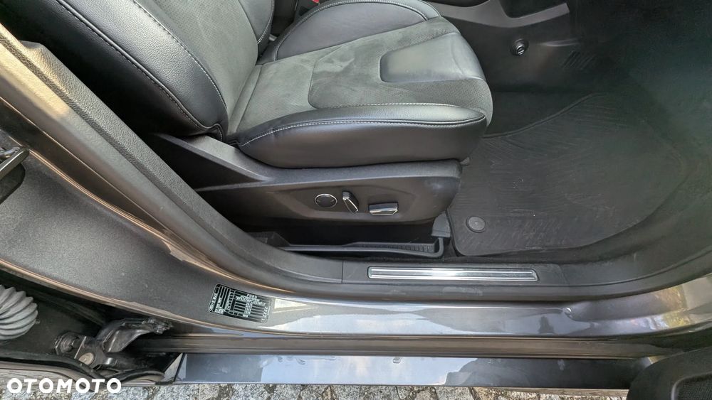 Ford S-Max 2.0 TDCi 4WD Titanium PowerShift - 24