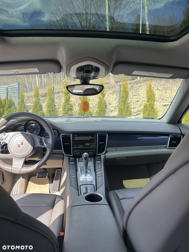 Porsche Panamera - 4
