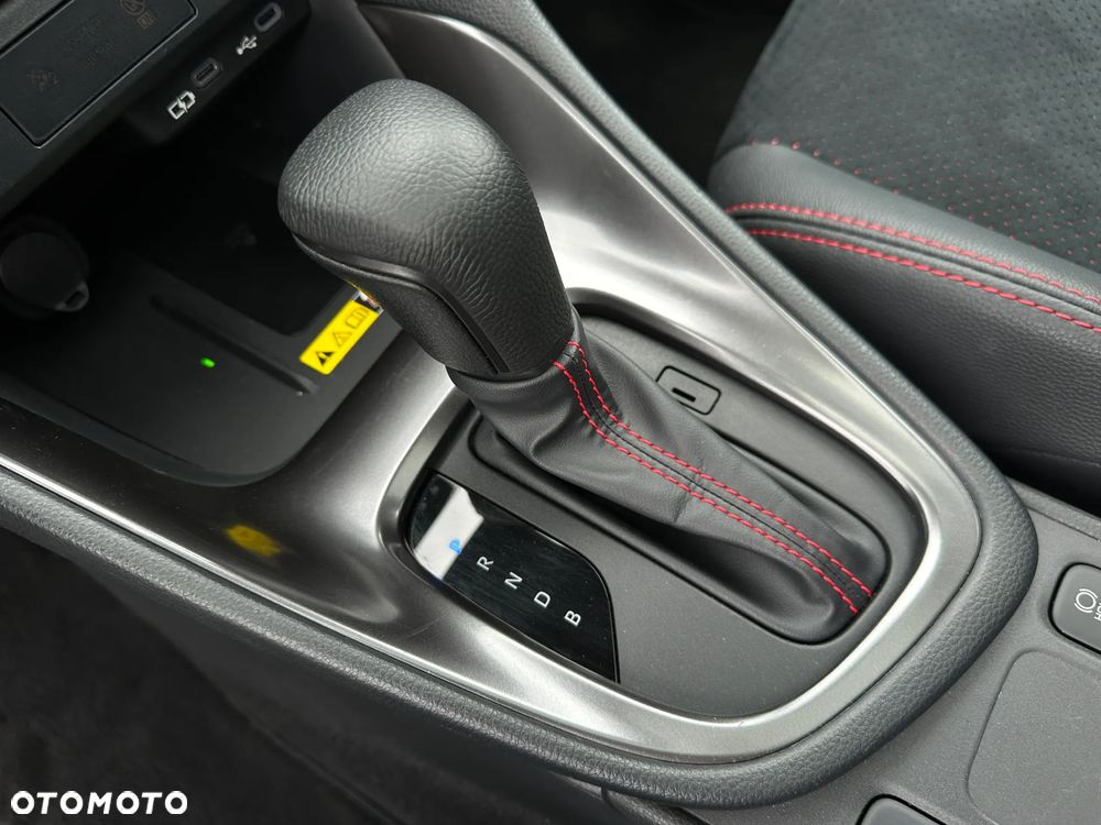 Toyota Yaris Hybrid 1.5 GR Sport - 35
