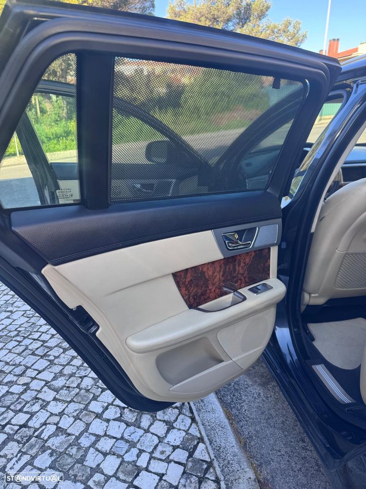 Jaguar XF Sportbrake 2.2 - 8