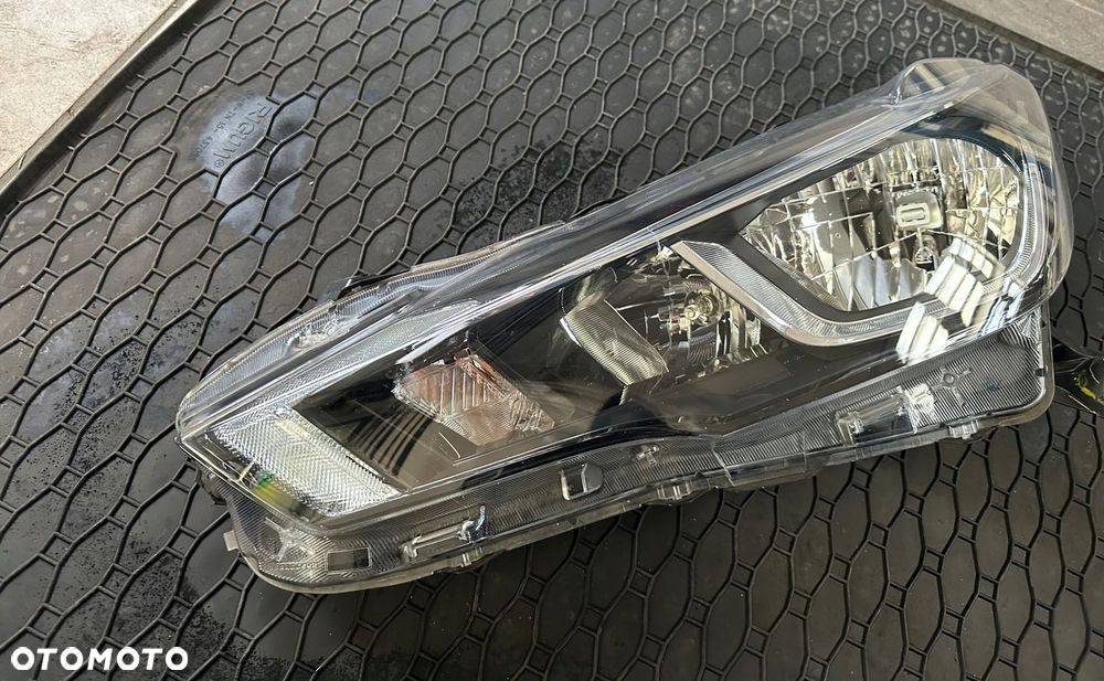 Nissan Micra K14 2018 Przód strona lewa Lampy przednie 26060-5FA0A - 3