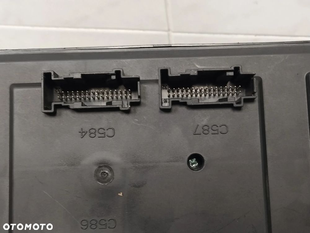 JAGAUR XJ X351 LIFT SKRZYNKA BEZPIECZNIKÓW ORYGINAŁ - 6