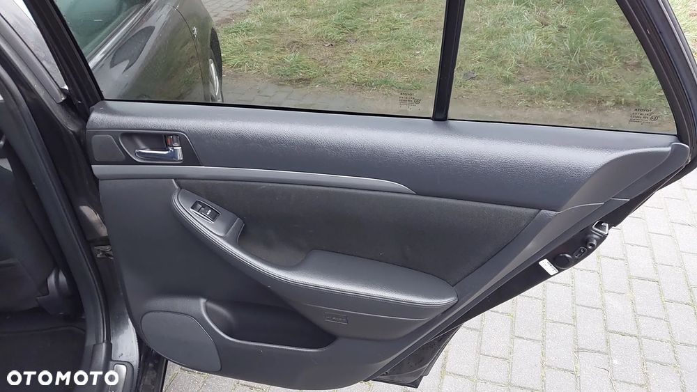 Toyota Avensis 2.2 D-CAT Sol - 10