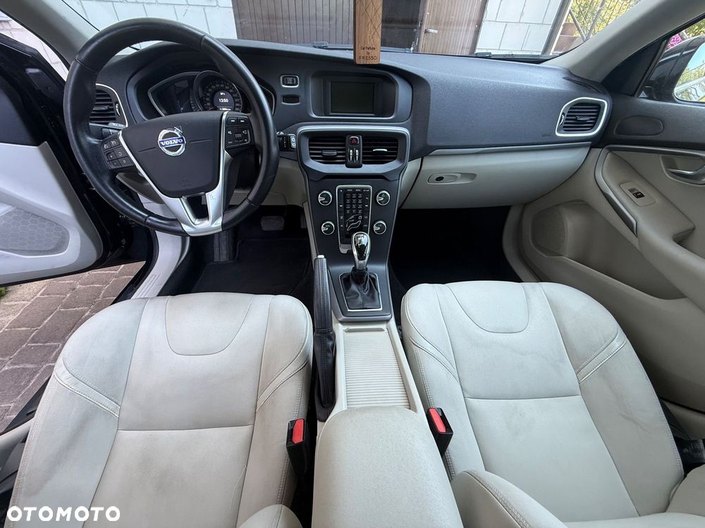 Volvo V40 D3 Momentum - 11
