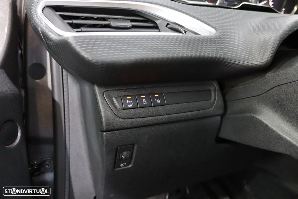 Peugeot 2008 1.2 PureTech Allure - 12