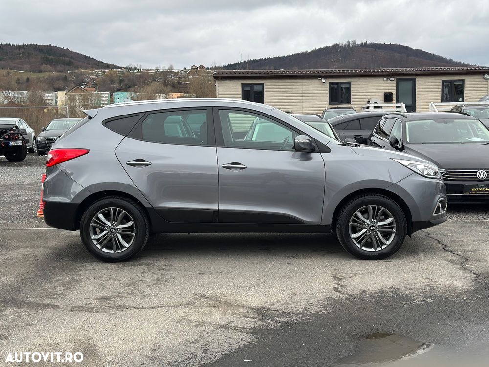 Hyundai ix35 2.0 CRDI 4WD Fifa World Cup Gold Edition - 10