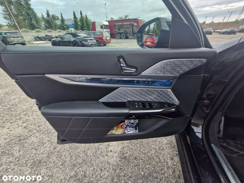 BMW i7 105.7kWh M70 xDrive - 11
