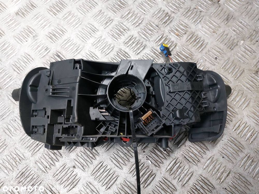MANETKA PRZEŁĄCZNIK ZESPOLONY TAŚMA RENAULT CLIO III LIFT 8200906795A - 8