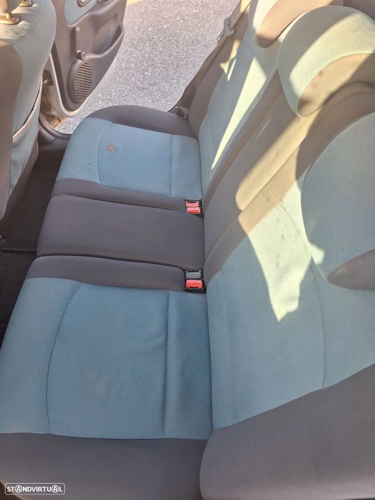 Renault Clio 1.2 16V Billabong - 11