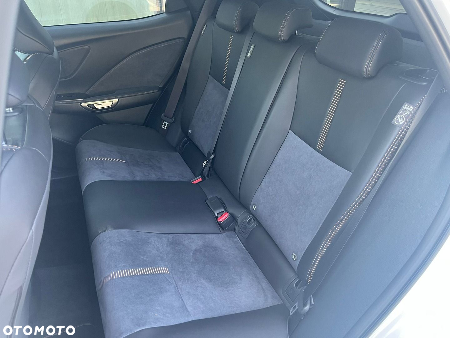 Lexus LBX 1.5 Hybrid Cool - 7