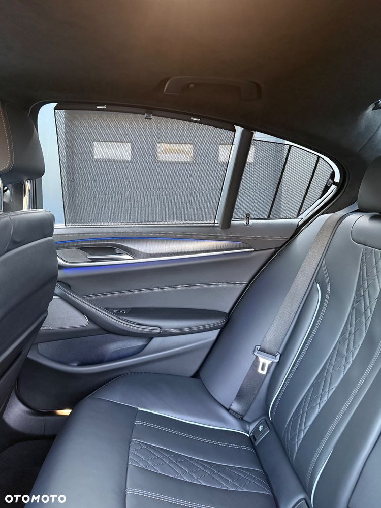 BMW Seria 5 M550i xDrive - 22