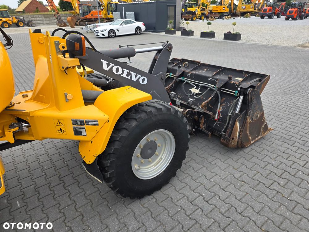 Volvo L30B-ZX, 2013 ROK, ŁYŻKA OTWIERANA + WIDŁY - 24
