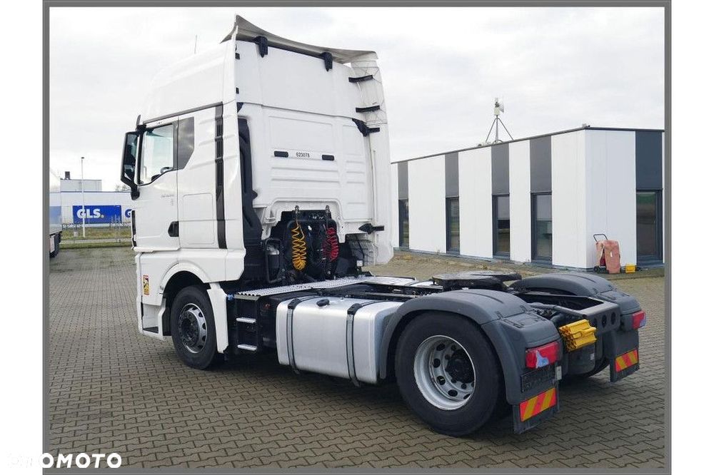 MAN Vehicle Tractor 4x2 Standard - 4