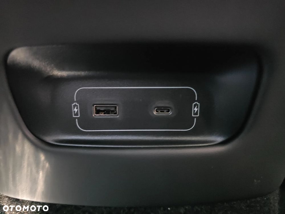 XPeng G9 94.6 kWh AWD Performance - 24