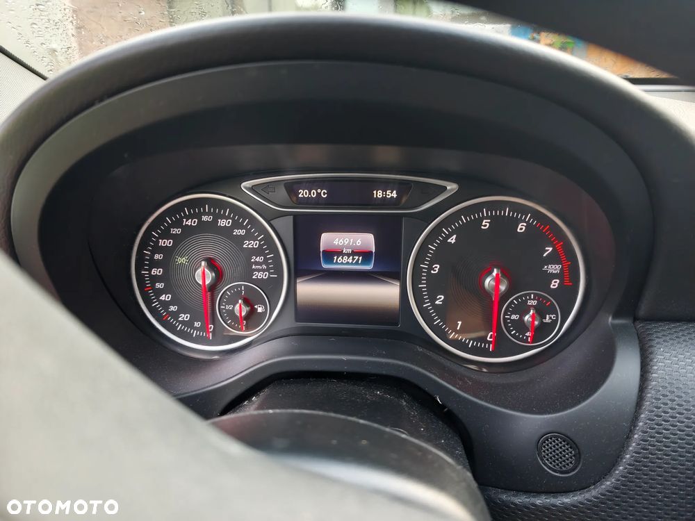 Mercedes-Benz Klasa A 180 BlueEfficiency Edition - 11