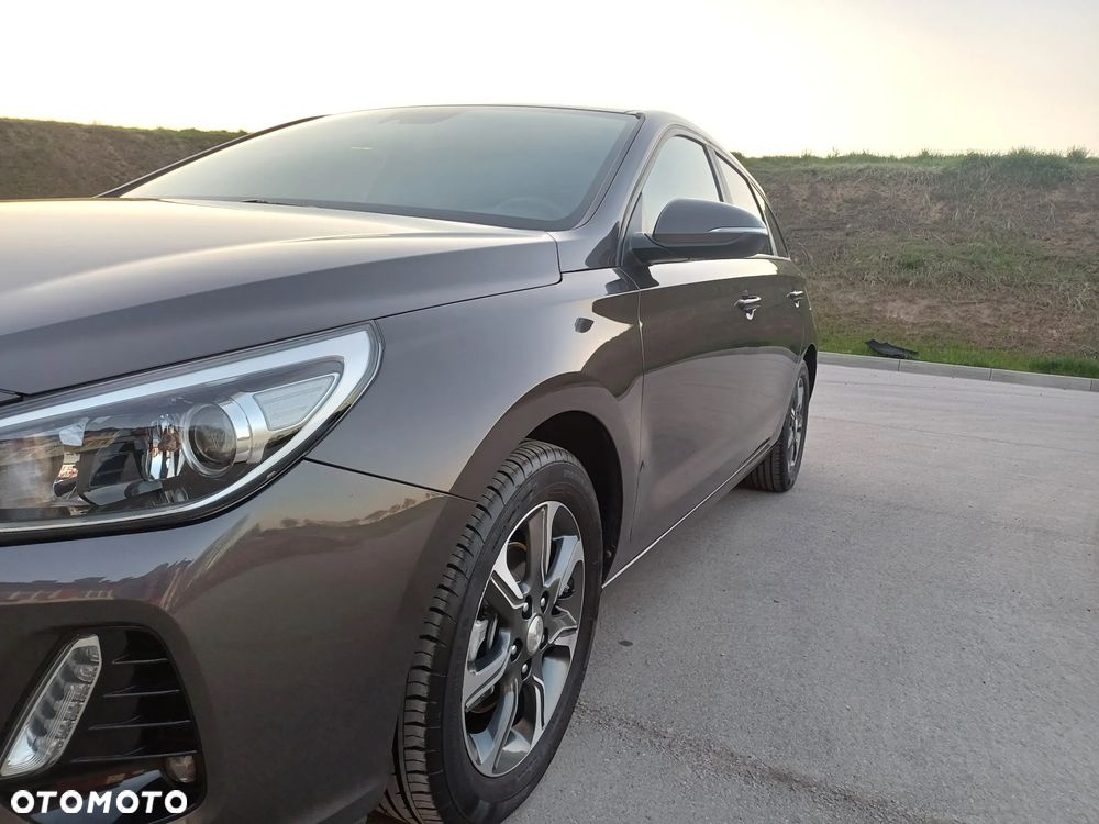 Hyundai i30 blue Kombi 1.4 - 10