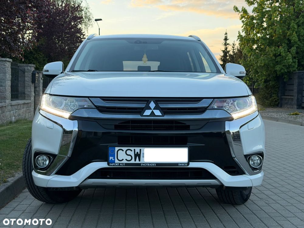 Mitsubishi Outlander 2.0 4WD Plus - 23