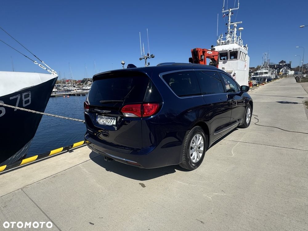 Chrysler Pacifica - 2