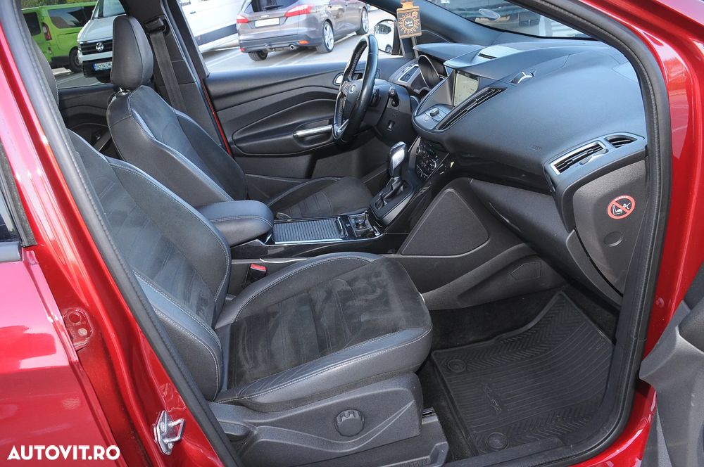 Ford Kuga 2.0 TDCi 4WD Powershift ST-Line - 28