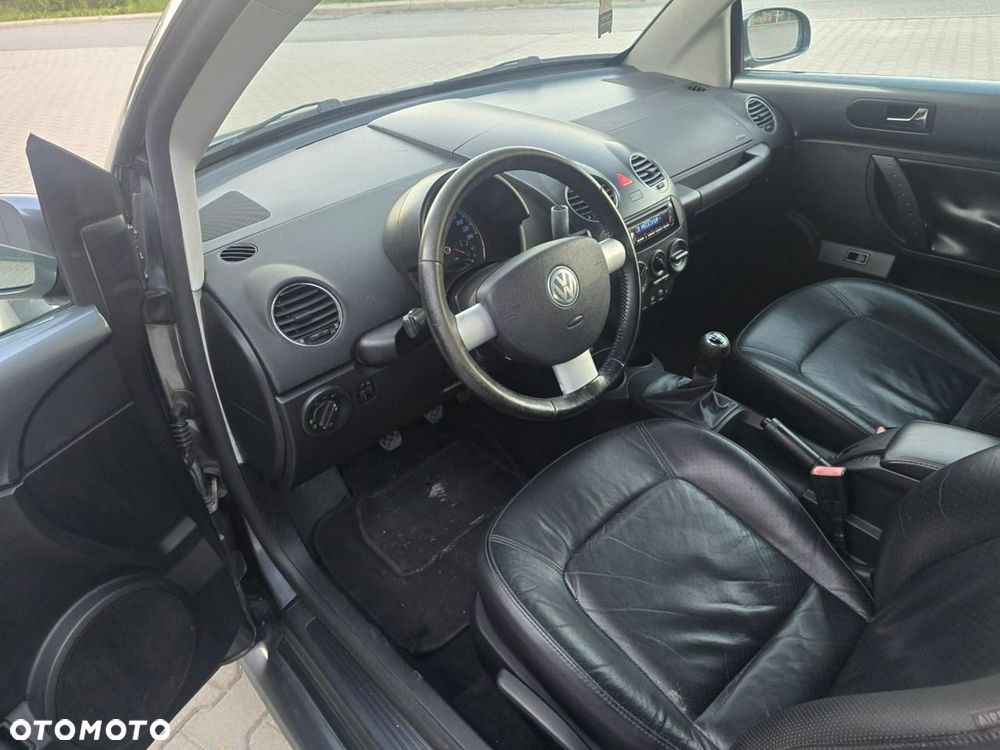 Volkswagen New Beetle - 38