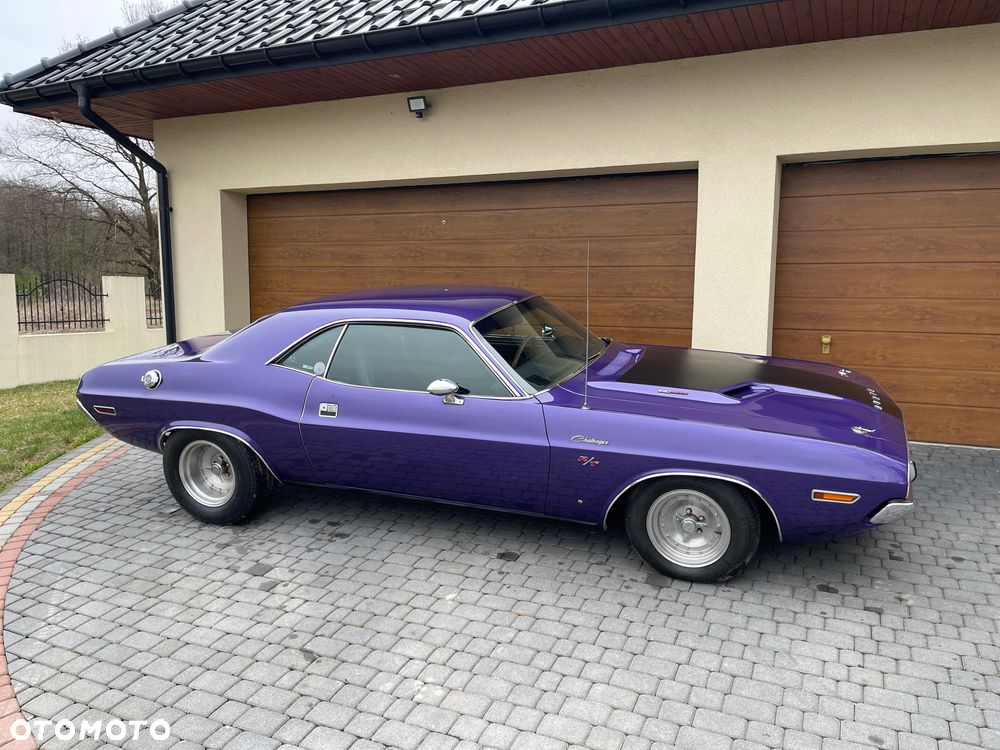 Dodge Challenger - 12