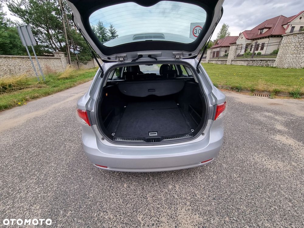 Toyota Avensis - 23