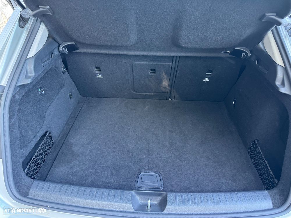 Mercedes-Benz GLA 200 Urban - 24