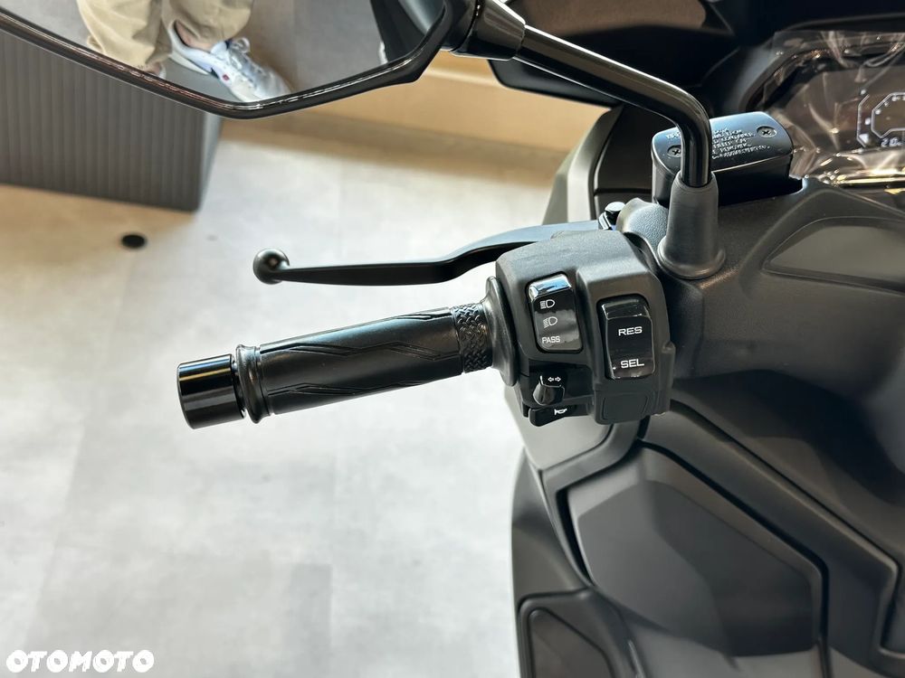 Yamaha X-max - 8