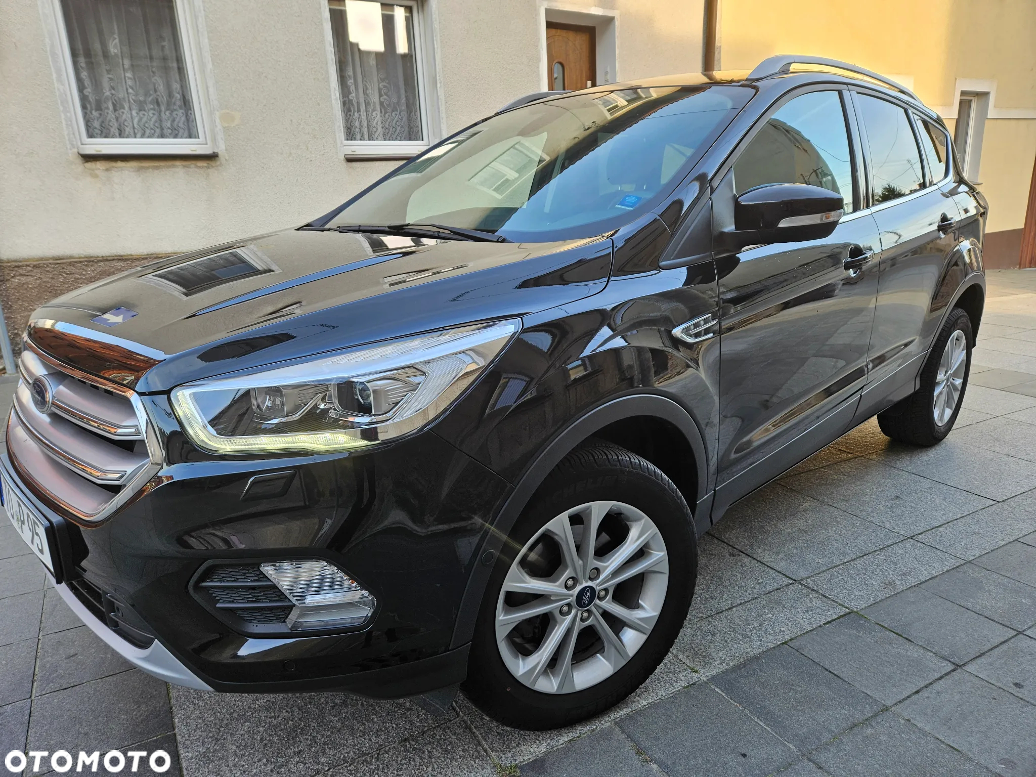Ford Kuga 1.5 EcoBoost 2x4 Black & Silver - 4