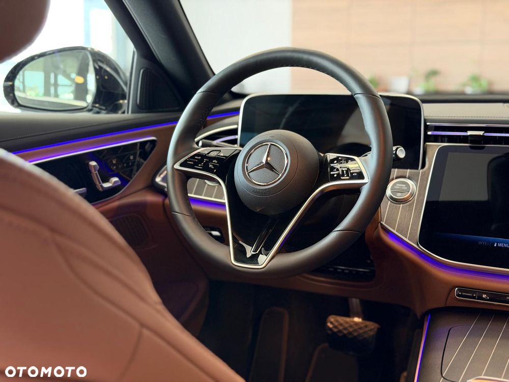 Mercedes-Benz Klasa E 220 d mHEV 4-Matic Exclusive 9G-Tronic - 13