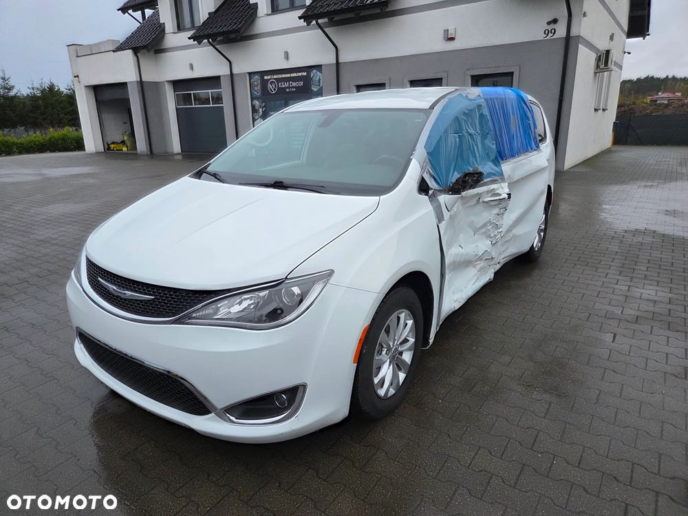 Chrysler Pacifica - 3