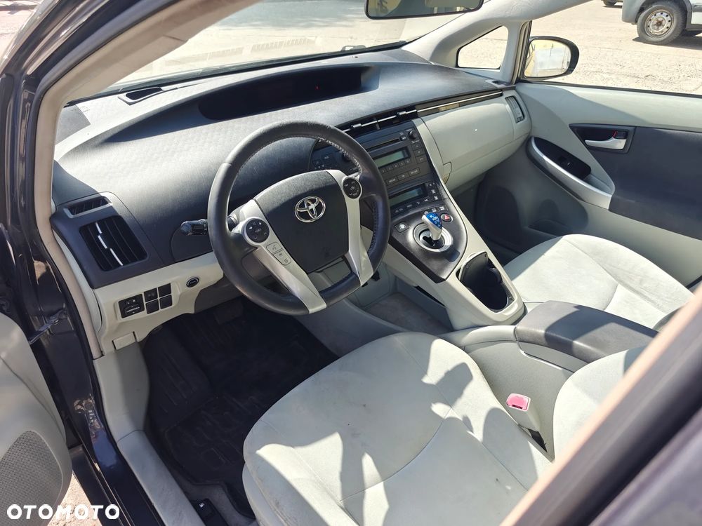 Toyota Prius - 8