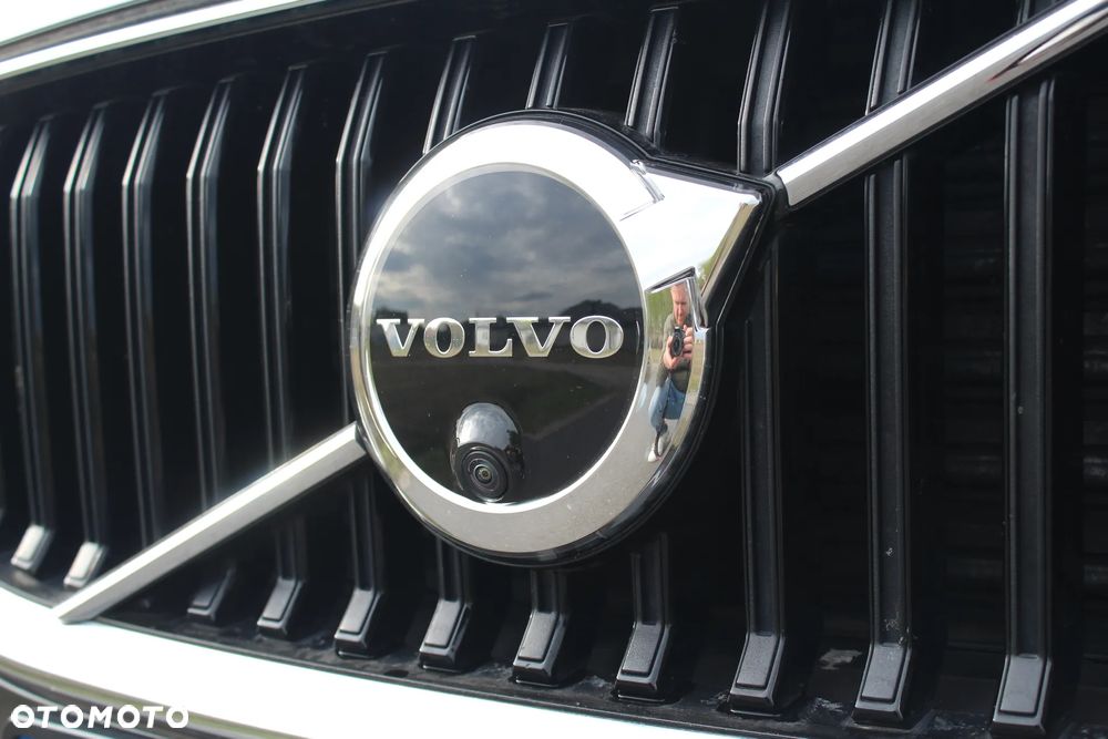 Volvo XC 60 B4 D AWD Geartronic Momentum Pro - 11