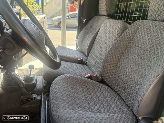 Land Rover Defender 90 2.5 TD5 Metal Top - 6