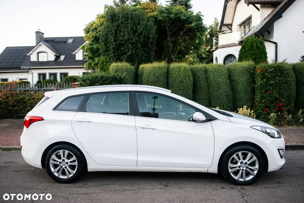 Hyundai i30 i30cw 1.6 Fifa World Cup Edition - 4