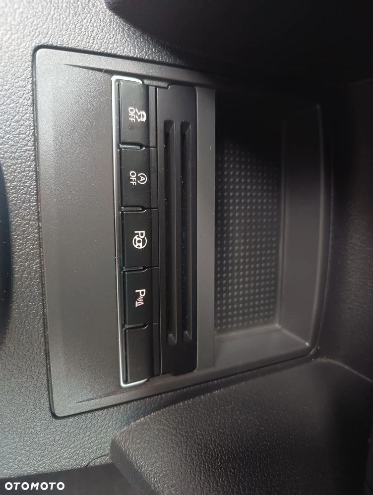 Volkswagen Touran 1.6 TDI DPF BlueMotion Technology DSG Comfortline - 9