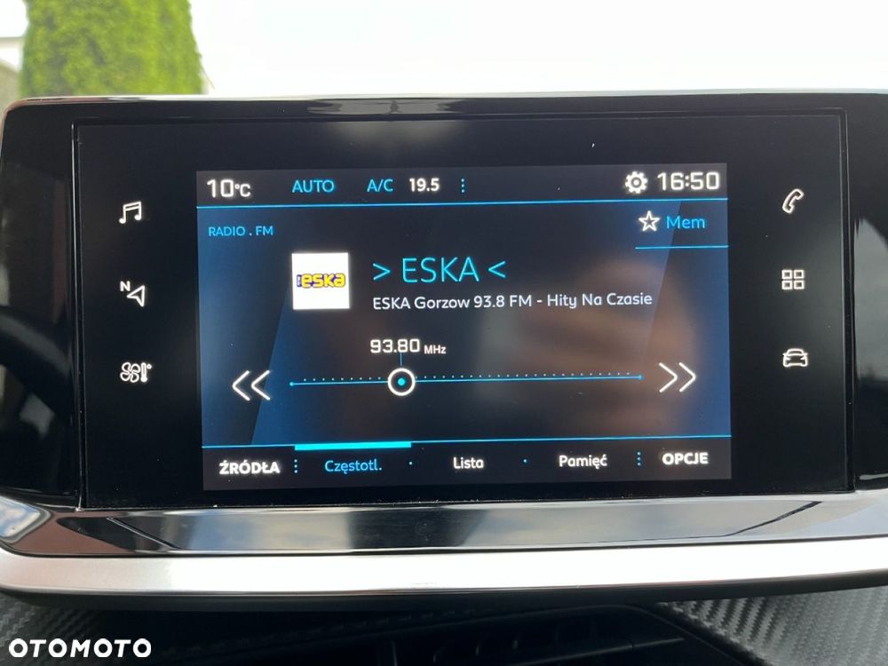 Peugeot 2008 PureTech 100 Allure S&S BVM6 - 11