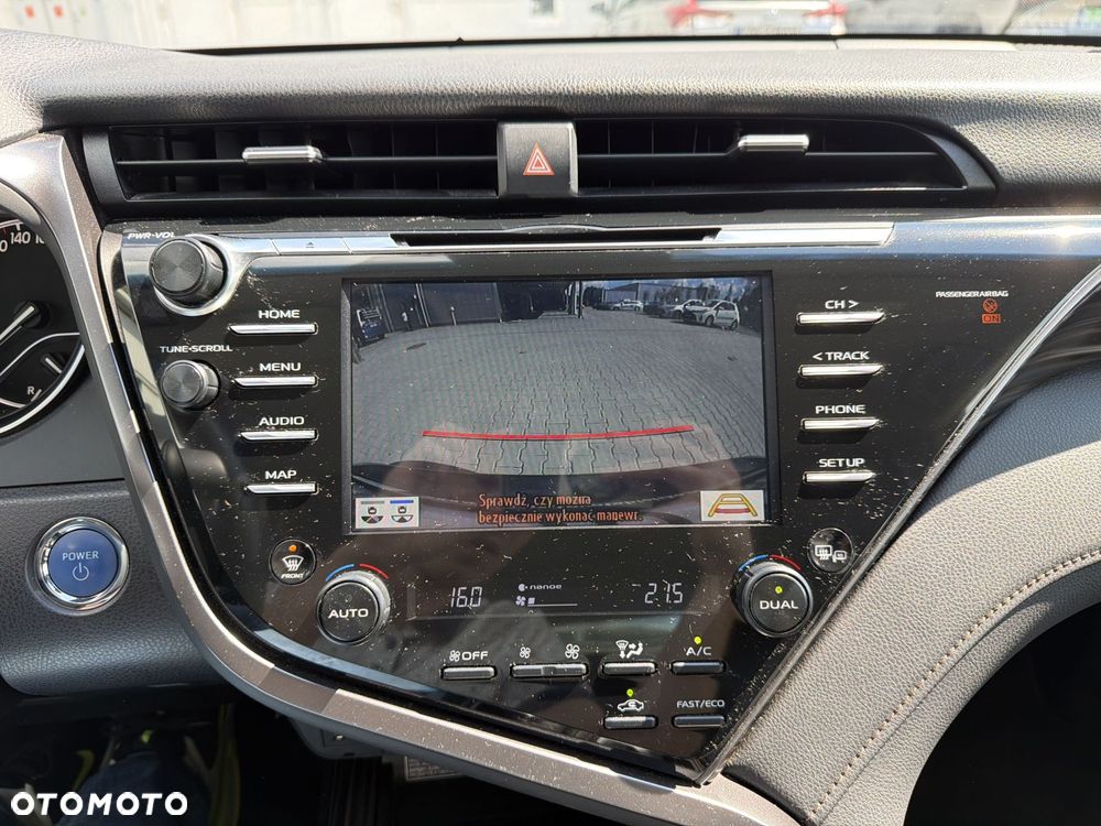Toyota Camry 2.5 Hybrid Executive CVT - 21