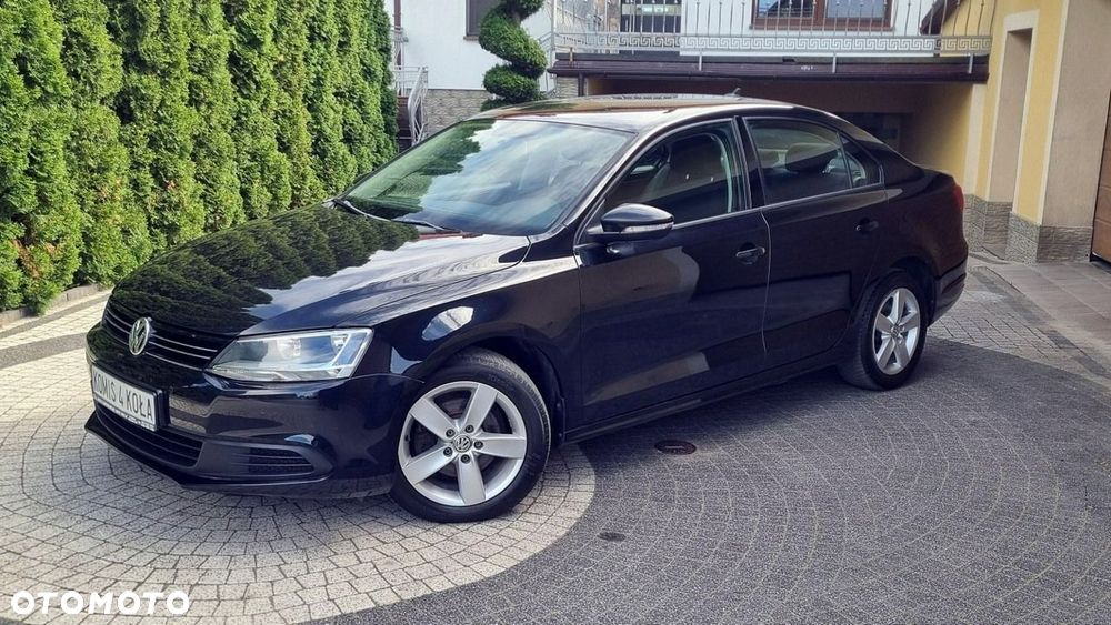 Volkswagen Jetta - 2