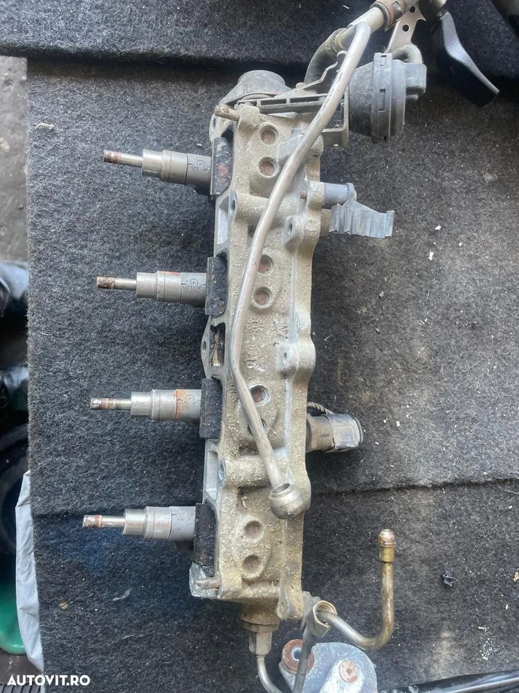 Rampa injectoare + injectoare Vw Golf 5 Caddy Jetta Touran etc 1.6 benzina FSI - 3