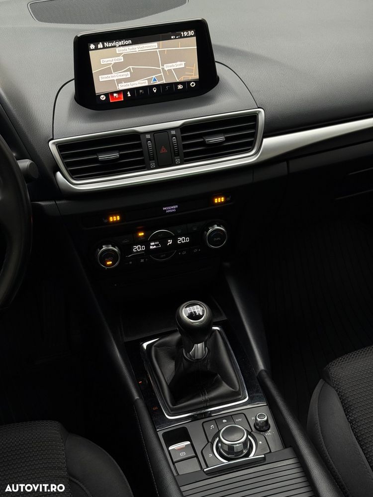 Mazda 3 - 8