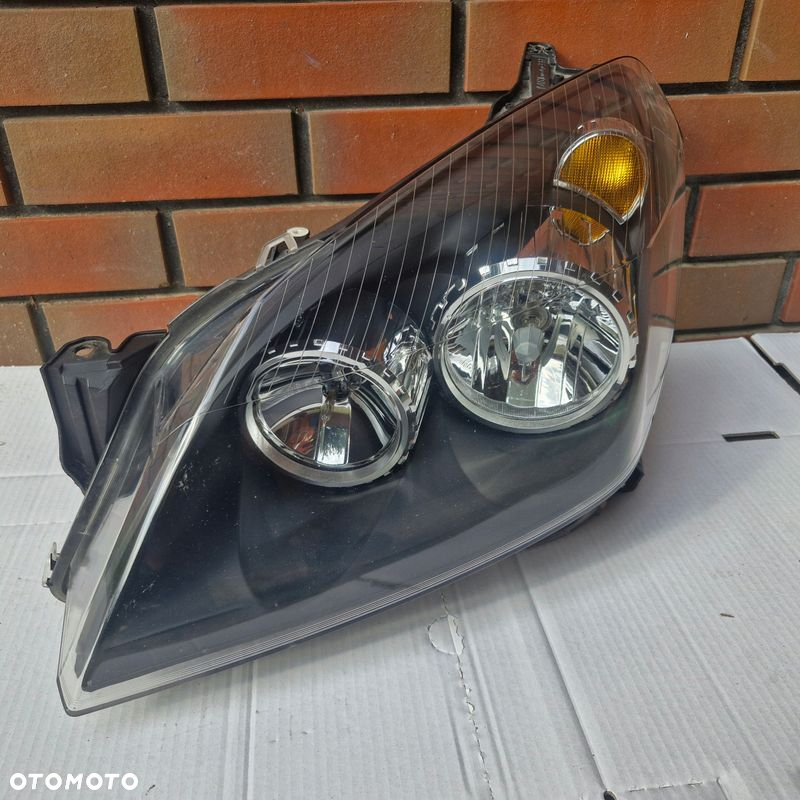 20-A390B OPEL ASTRA H LAMPA LEWA PRZÓD - 2