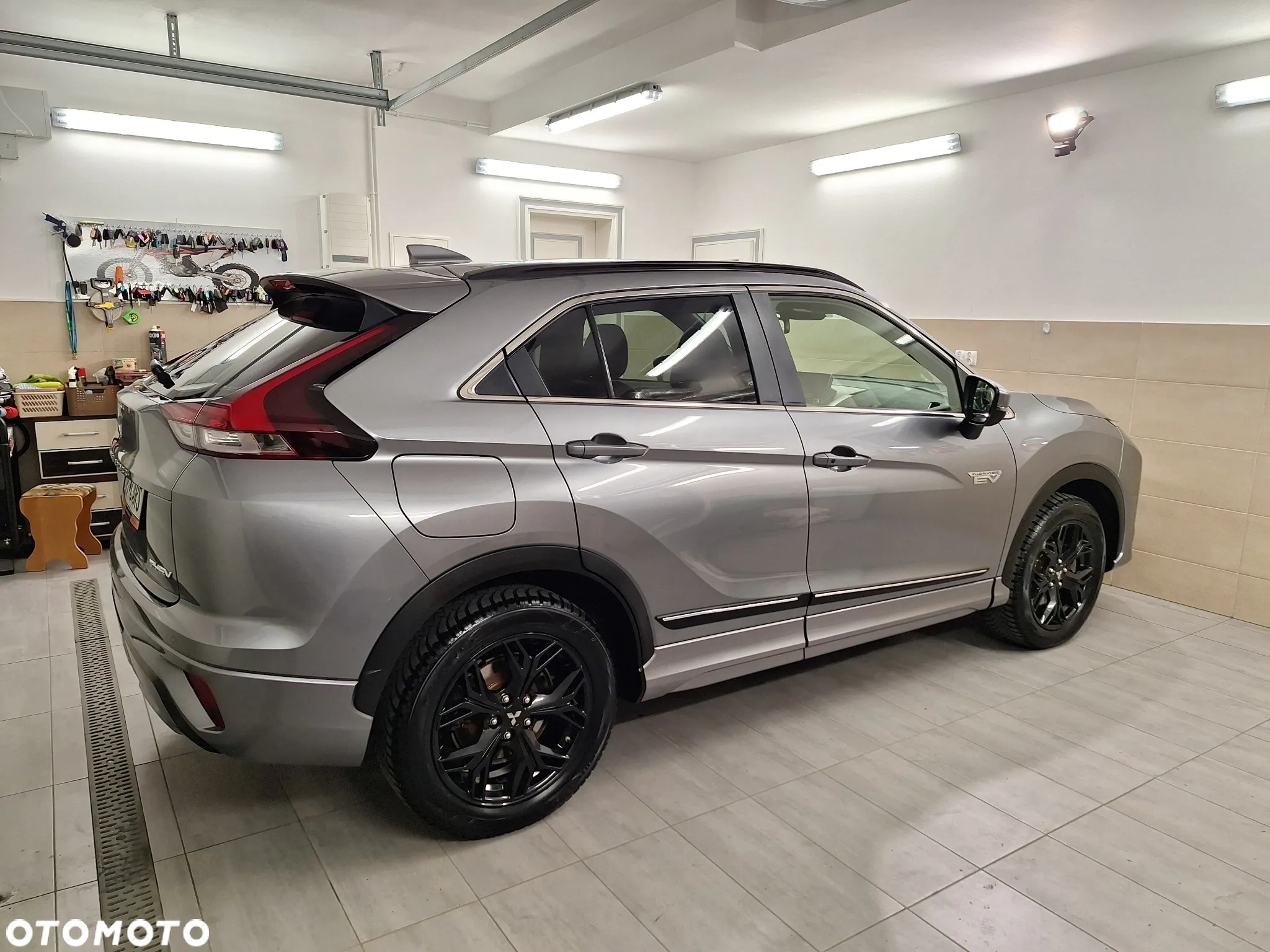 Mitsubishi Eclipse Cross Plug-In Hybrid 4WD Top - 13