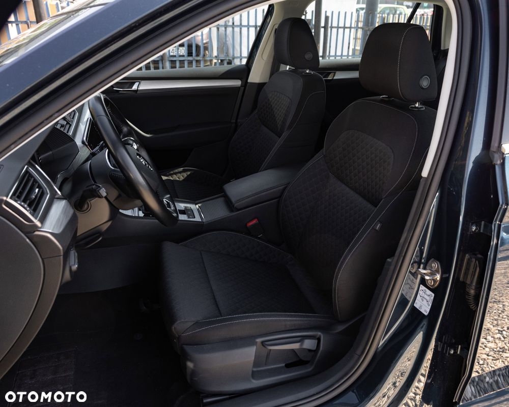 Skoda Superb 2.0 TDI SCR Ambition DSG - 35