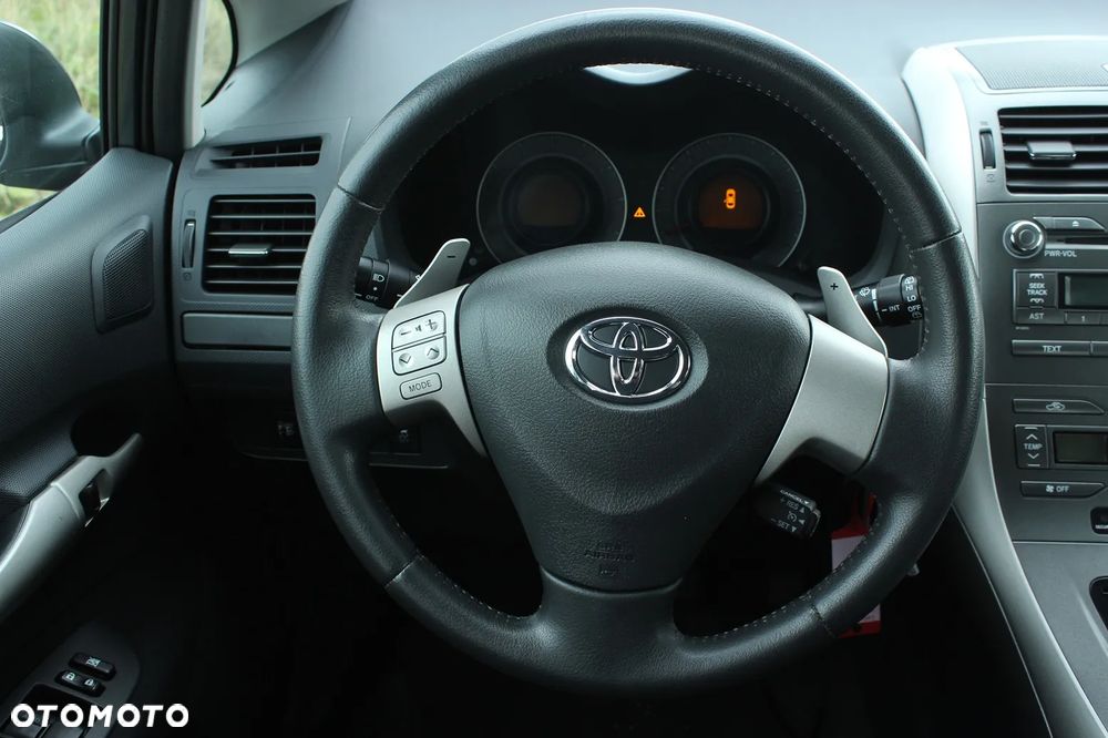 Toyota Auris 1.6 MultiMode Executive - 21